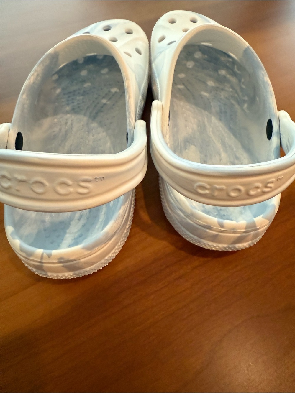 Crocs Classic Marbled Clog White Blue Women’s 8 Men’s 6 - Picture 4 of 5